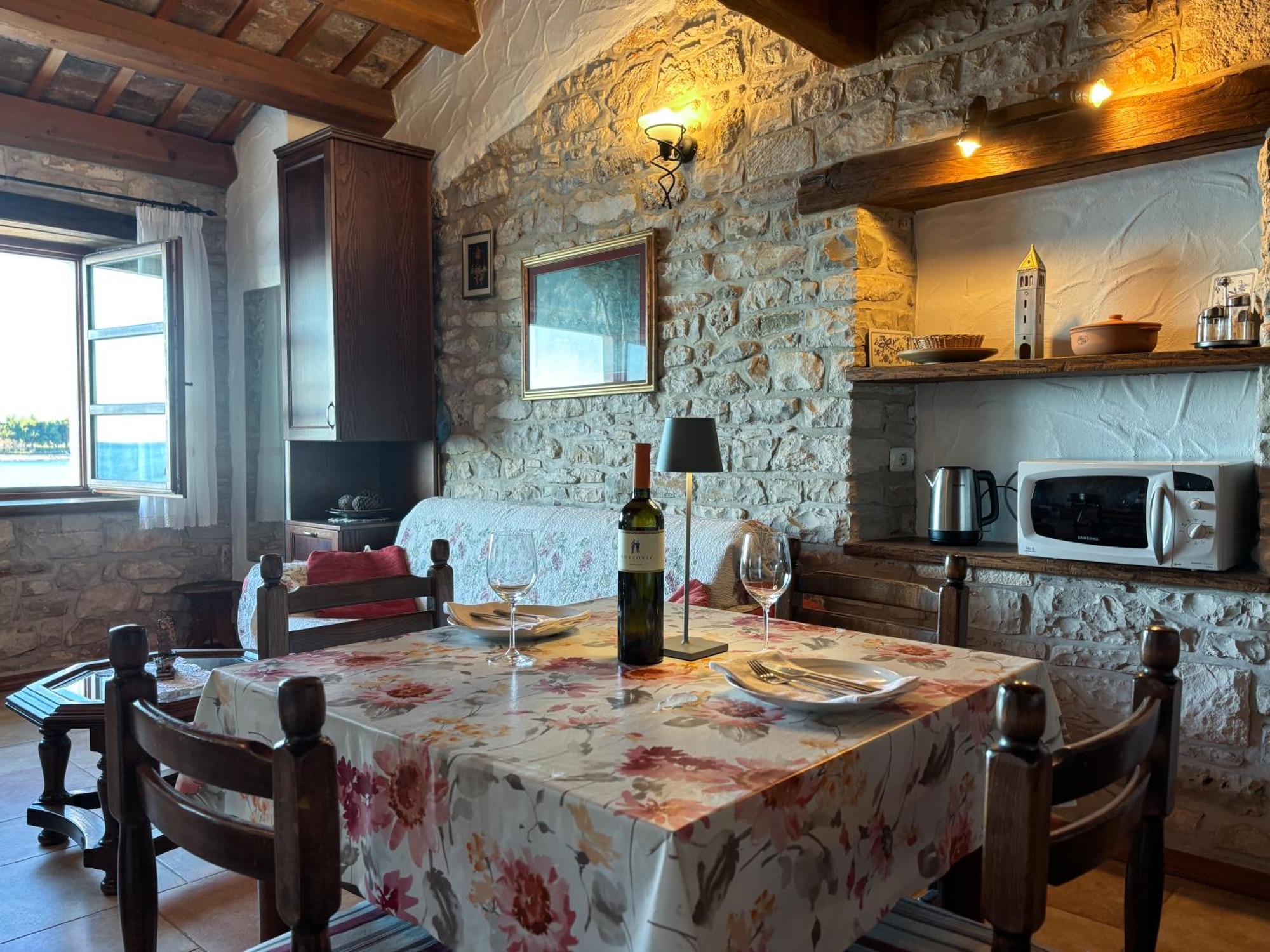 City Center Coastal Escape - Apartments With Sea View Or Cozy Room Novigrad Istria エクステリア 写真